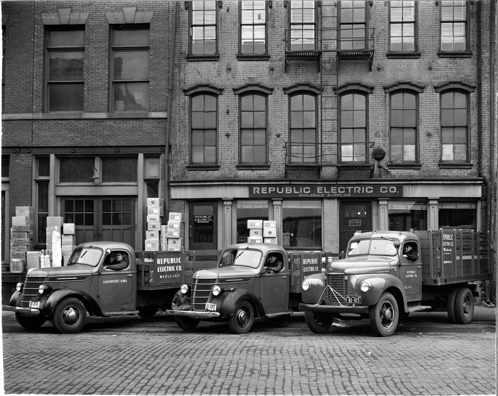 3-cars-front-street-resize.jpg